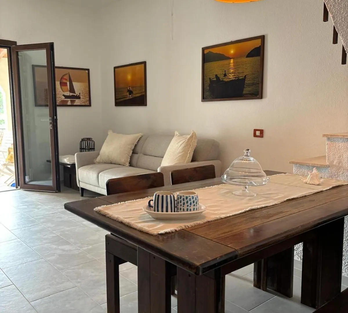 Splendida Villetta Kal\'E Moru location